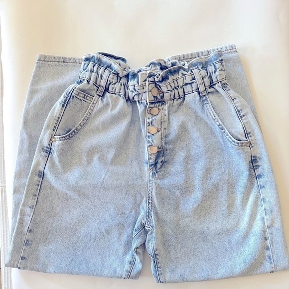 Zara Paper Bag High Rise Button Fly Jean Pants, Blue Light Wash, Size 6 - Picture 5 of 9